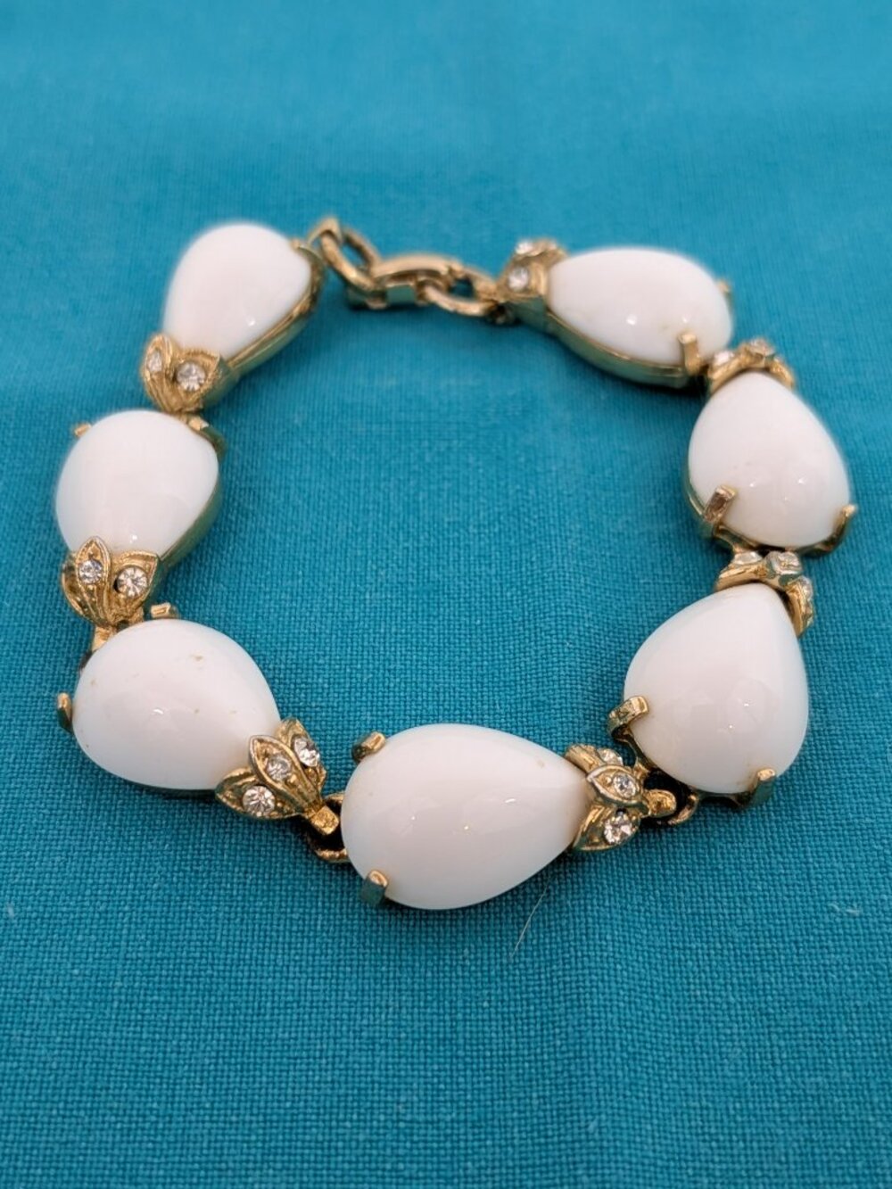 Vintage White Thermoset Lucite Teardrop Bracelet, Trifari Style Gold Plated Link